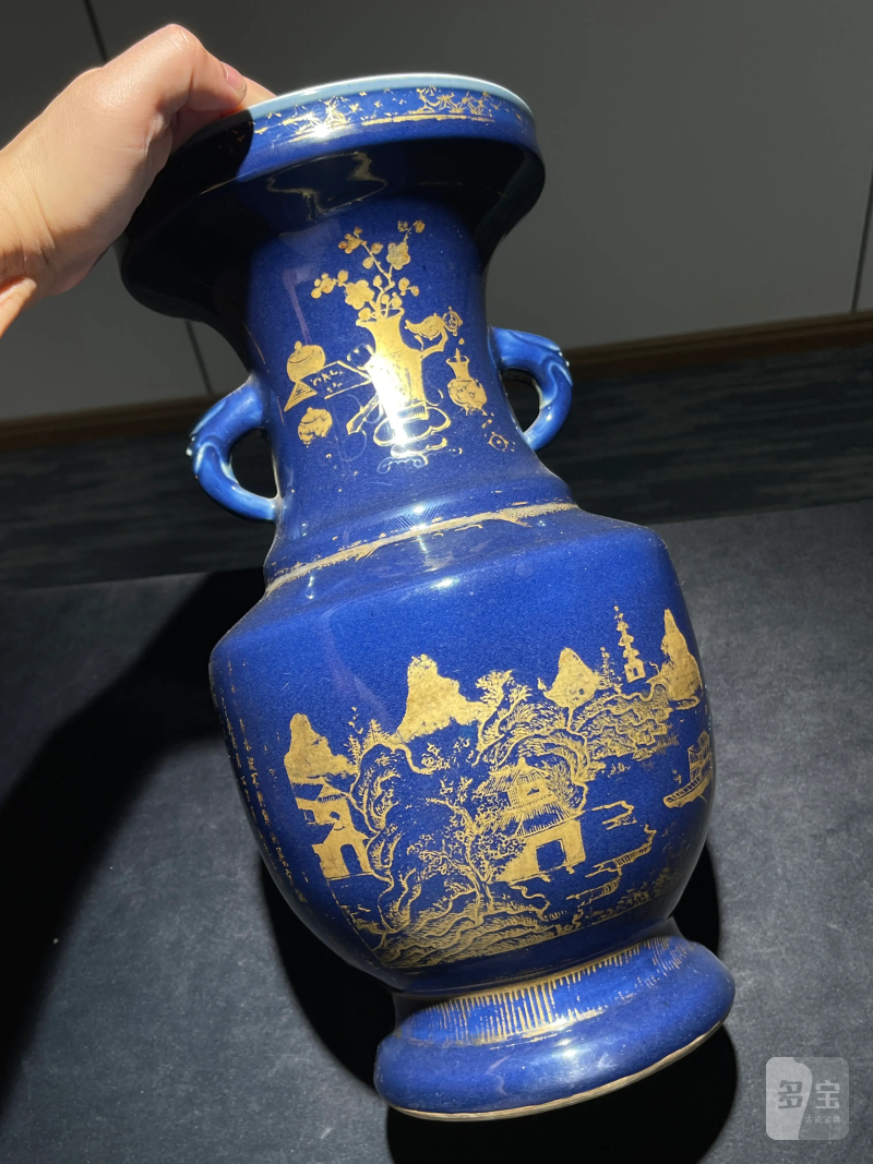 清乾隆 祭蓝描金赤壁赋纹盘口瓶 - 图2